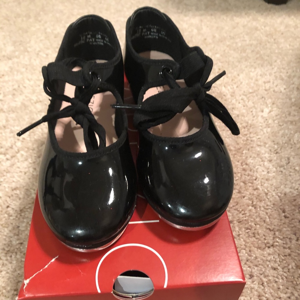 Like new girls tap shoes